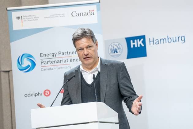 Canada-Germany Hydrogen and Ammonia Producer-Offtaker Conference in Hamburg - Robert Habeck, Bundeswirtschaftsminister, hält eine Rede vor der Handelskammer;Canada-Germany Hydrogen and Ammonia Producer-Offtaker Conference in Hamburg - Robert Habeck, Bundeswirtschaftsminister, hält eine Rede vor der Handelskammer, Hamburg Hamburg Deutschland Handelskammer