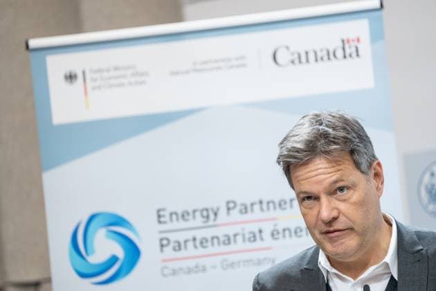 Canada-Germany Hydrogen and Ammonia Producer-Offtaker Conference in Hamburg - Robert Habeck, Bundeswirtschaftsminister, hält eine Rede vor der Handelskammer;Canada-Germany Hydrogen and Ammonia Producer-Offtaker Conference in Hamburg - Robert Habeck, Bundeswirtschaftsminister, hält eine Rede vor der Handelskammer, Hamburg Hamburg Deutschland Handelskammer