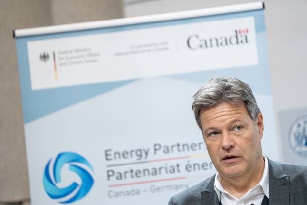 Canada-Germany Hydrogen and Ammonia Producer-Offtaker Conference in Hamburg - Robert Habeck, Bundeswirtschaftsminister, hält eine Rede vor der Handelskammer;Canada-Germany Hydrogen and Ammonia Producer-Offtaker Conference in Hamburg - Robert Habeck, Bundeswirtschaftsminister, hält eine Rede vor der Handelskammer, Hamburg Hamburg Deutschland Handelskammer