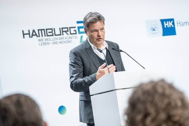 Canada-Germany Hydrogen and Ammonia Producer-Offtaker Conference in Hamburg - Robert Habeck, Bundeswirtschaftsminister, hält eine Rede vor der Handelskammer;Canada-Germany Hydrogen and Ammonia Producer-Offtaker Conference in Hamburg - Robert Habeck, Bundeswirtschaftsminister, hält eine Rede vor der Handelskammer, Hamburg Hamburg Deutschland Handelskammer