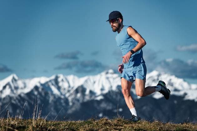 Berglauf - ein Mann trainiert allein *** Mountain run a Man trained alone 1104311224 ,model released, Symbolfoto