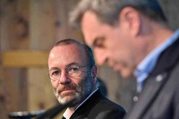 Manfred WEBER blickt zu Markus SOEDER (Ministerpraesident Bayern und CSU Vorsitzender). Pressekonferenz nach Vorstandssitzung des CSU Praesidiums in der CSU Landesleitung in Muenchen am 18.03.2024. *** Manfred WEBER looks at Markus SOEDER State Premier of Bavaria and CSU Chairman Press conference after the CSU executive committee meeting at the CSU state leadership in Munich on 18 March 2024