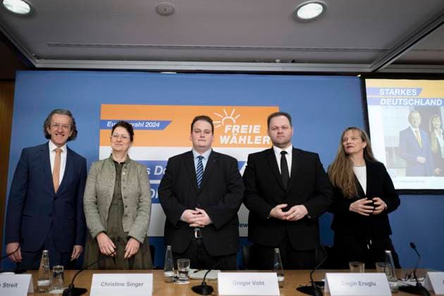 Freie Waehler - Europawahlpgrogramm DEU, Deutschland, Germany, Berlin, 18.03.2024 Joachim Streit , Fraktionsvorsitzender der Freie Waehler Landtagsfraktion Rheinland-Pfalz, Spitzenkandidatin Christine Singer , Generalsekretaer Gregor Voht , Engin Eroglu , Stellv. Bundesvorsitzender, und Andrea Menke , Landesvorsitzende Sachsen Anhalt (v.l.n.r.) bei der Pressekonferenz Freie Waehler Vorstellung Europawahlpgrogramm zur Europawahl in Berlin Deutschland Freie Wähler en: Joachim Streit , leader of the Free Voters parliamentary group in Rhineland-Palatinate, top candidate Christine Singer , general secretary Gregor Voht , Engin Eroglu , deputy. Federal Chairman, and Andrea Menke , State Chairman of Saxony Anhalt (from left to right) at the press
