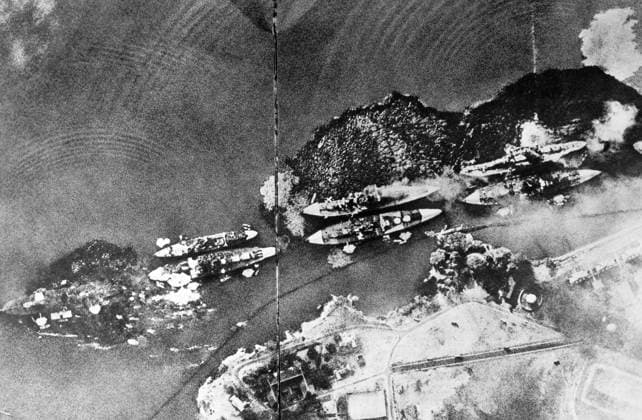 WORLD WAR II: PEARL HARBOR. American battleships at anchor in Pearl Harbor under attack by Japanese bombers, 7 December 1941. Japanese photograph.  Copyright: xGRANGERx xGRANGERx 0001135