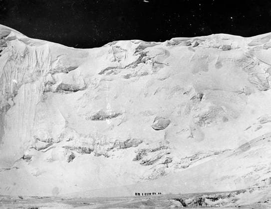 MOUNT EVEREST EXPEDITION. Members of the 1924 British expedition to Mount Everest along the foot of the great ice wall of the North Col.  Copyright: xGRANGERx xGRANGERx 0002351