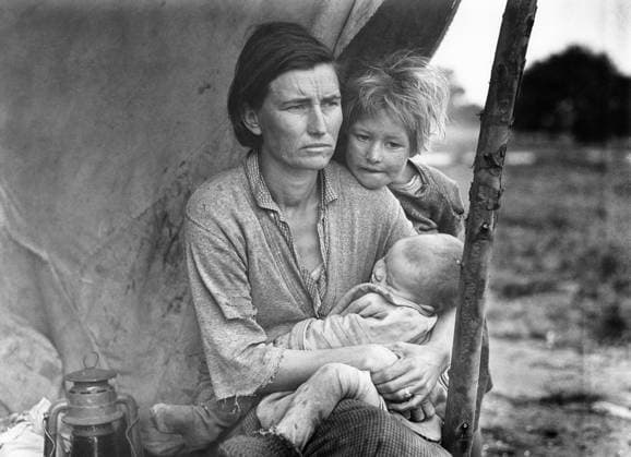 MIGRANT FARM WORKERS. Florence Thompson, a 32-year-old migrant worker, photographed with her children in Nipomo, California. Photograph part of the Migrant Mother series by Dorothea Lange, 1936.  Copyright: xGRANGERx xGRANGERx 0002391