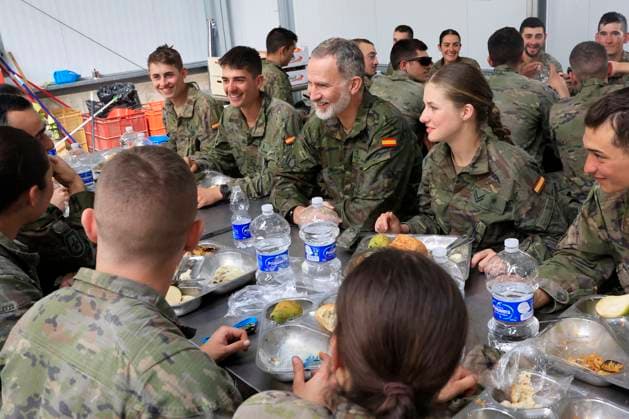 Bilder des Jahres 2024, Entertainment 03 März Entertainment Themen der Woche KW12 Entertainment Bilder des Tages March 18, 2024, Zaragoza, Zaragoza, Spain: KING FELIPE VI OF SPAIN visits the maneuvers developed by the students of the General Military Academy, to the 22nd company, to which H.R.H. belongs. PRINCESS OF ASTURIAS LEONOR of Spain - carried out a tactical exercise last Friday at the National Training Center of San Gregorio Zaragoza Spain - ZUMAc260 20240318_zep_c260_003 Copyright: xMikexChicorrox