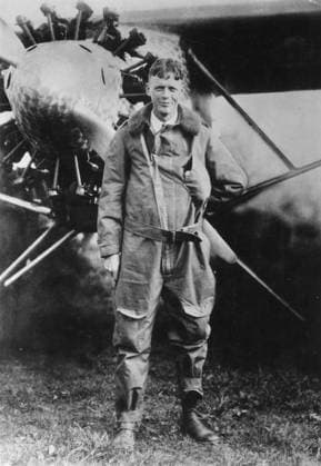 NY: CHARLES LINDBERGH 1927. Charles A. Lindbergh and the Spirit of St. Louis shortly before taking off from Roosevelt Field, New York, for Paris, on May 20, 1927.  Copyright: xGRANGERx xGRANGERx 0004348