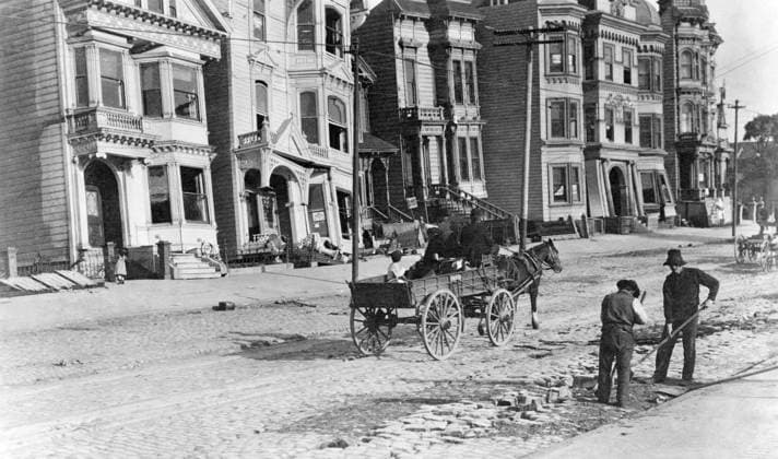 SAN FRANCISCO, 1906. A row of houses on Howard Street set askew after the San Francisco earthquake of 18 April 18 1906. Photograph by Arnold Genthe.  Copyright: xGRANGERx xGRANGERx 0015787