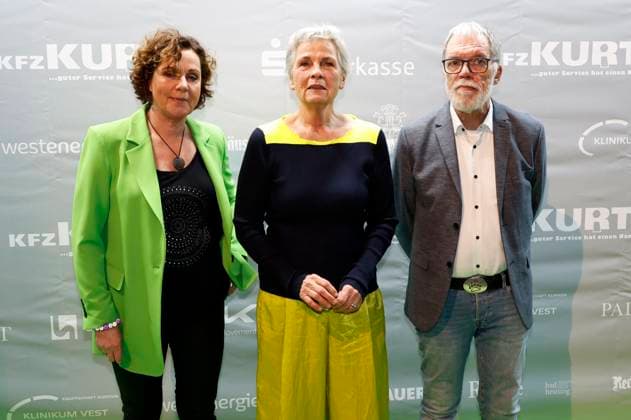 Steffi Neu, Gerburg Jahnke und Wolfgang Trepper bei der Verleihung des Comedy-Preises Recklinghäuser Hurz im Ruhrfestspielhaus. Recklinghausen, 18.03.2024