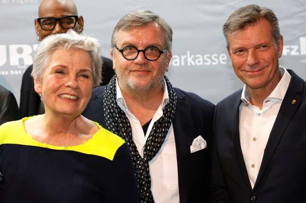 Gerburg Jahnke, Hape Kerkeling und Christoph Tesche bei der Verleihung des Comedy-Preises Recklinghäuser Hurz im Ruhrfestspielhaus. Recklinghausen, 18.03.2024