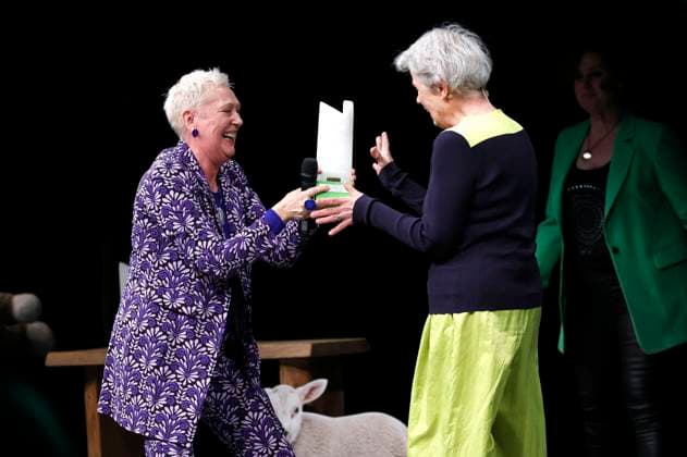 Lioba Albus und Gerburg Jahnke bei der Verleihung des Comedy-Preises Recklinghäuser Hurz im Ruhrfestspielhaus. Recklinghausen, 18.03.2024
