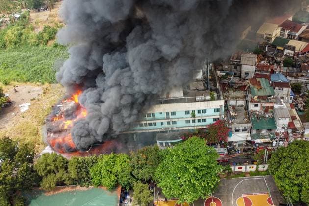 News Themen der Woche KW12 News Bilder des Tages (240319) -- QUEZON CITY, March 19, 2024 -- An aerial drone photo taken on March 19, 2024 shows a fire accident in Quezon City, the Philippines. Some 400 families were affected by a fire accident that took place in Quezon City on Tuesday, according to local officials. ) THE PHILIPPINES-QUEZON CITY-FIRE ROUELLExUMALI 