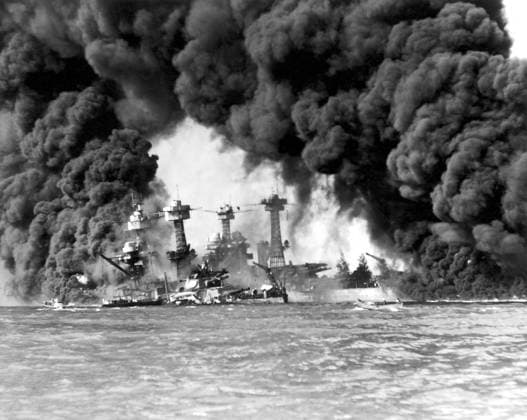 WORLD WAR II: PEARL HARBOR. The USS West Virginia and the USS Tennessee after the Japanese attack on Pearl Harbor, 7 December 1941.  Copyright: xGRANGERx xGRANGERx 0017492