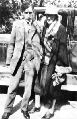 VIRGINIA WOOLF (1882-1941). English writer, with her husband Leonard Woolf in Cassis on the French Riviera in 1928.  Copyright: xGRANGERx xGRANGERx 0017809