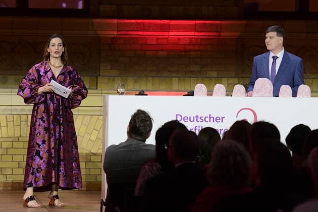 22. HörfilmPreis 2024 Nadine Heidenreich, Dr. Thomas Krämer, begrüssen die Gäste 22. Deutscher Hörfilmpreis 2024 in der Hauptstadtrepräsentanz der Deutschen Telekom in Berlin, am 19.03.2024