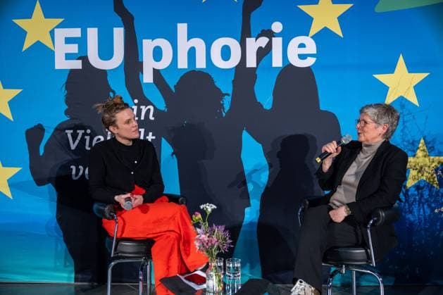 Berlin Parlamentarischer Abend: EUphorie In Vielfalt geeint (Veranstalter: Bündnis 90 Die Grünen Bundestagsfraktion), 19.03.2024. Gespräch zwischen Terry Reintke MdEP, Fraktionsvorsitzende Die Grünen EFA im Europäischen Parlament, auf der linken Seite, und Britta Haßelmann MdB, Fraktionsvorsitzende Bündnis 90 Die Grünen Bundestagsfraktion, auf der rechten Seite. *** Berlin Parliamentary Evening EUphory United in Diversity Organizer Bündnis 90 Die Grünen Bundestagsfraktion , 19 03 2024 Discussion between Terry Reintke MEP, Chair of the Greens EFA Group in the European Parliament, on the left, and Britta Haßelmann MdB, Chair of the Bündnis 90 Die Grünen parliamentary group in the Bundestag, on the right Copyright: xEibner-Pressefoto JadrankoxMarjax EP_JMC