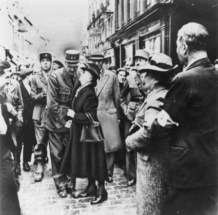 DE GAULLE IN NORMANDY, 1944. General Charles de Gaulle, leader of the Free French forces, being greeted by residents of the town of Bayeux in Normandy following its liberation by Allied forces in World War II, 14 June 1944.  Copyright: xGRANGERx xGRANGERx 0033183