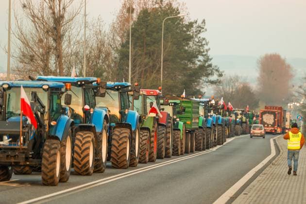 News Themen der Woche KW12 News Bilder des Tages March 20, 2024, Sycow, Wroclaw, Poland: On March 20, 2024, as a result of another strike - farmers blocked the S8 road in Lower Silesia - this caused huge traffic disruptions throughout the region. Sycow Poland - ZUMAz123 20240320_zip_z123_007 Copyright: xKrzysztofxZatyckix