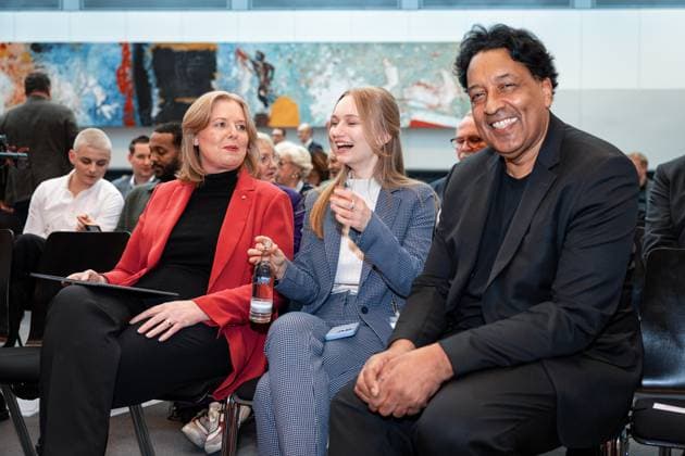 Bärbel Bas, links, Cherno Jobatey, rechts, bei der Verleihung des Otto-Wels-Preises im Deutschen Bundestag, 20.3.2024, Bundestag, Reichstagsgebäude, Berlin, Deutschland