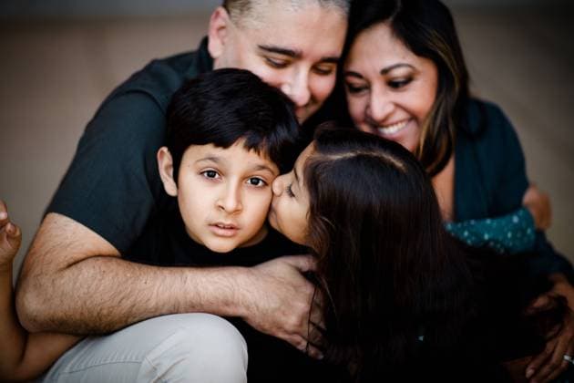 Sister Kisses Autistic Brother, Parents Look On in San Diego San Diego, California, United States CR_JIDE24031972-1313574-01 ,model released, Symbolfoto