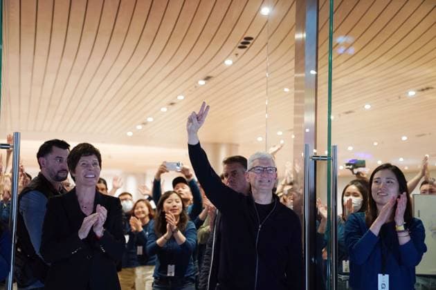 News Themen der Woche KW12 News Bilder des Tages (240321) -- SHANGHAI, March 21, 2024 -- Apple CEO Tim Cook attends the opening of a new flagship Apple store in east China s Shanghai, March 21, 2024. The new flagship Apple store is set to become the company s second-largest retail store globally. ) CHINA-SHANGHAI-FLAGSHIP APPLE STORE (CN) LiuxYing 