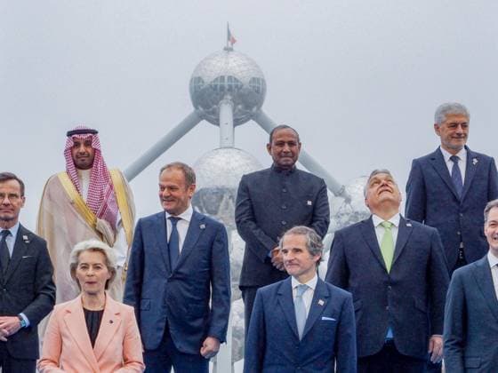 Bilder des Jahres 2024, News 03 März News Themen der Woche KW12 News Bilder des Tages March 21, 2024, Brussels, Belgium, Belgium: VIKTOR ORBAN, Prime Minister of Hungary, looks upwards during a family shoot of high-level officials who attended the first Nuclear Energy Summit to ever take place. The event took place at the Brussels Expo building in Brussels, which brought together High Officials and other representatives of over 30 nations to discuss the topic of nuclear energy. .This effort comes after the global stocktake agreed the inclusion of nuclear energy in COP28 in Dubai, December 2023. The efforts for lowering carbon energy sources is the goal. .The Atomium structure can be seen in the back ground. Brussels Belgium - ZUMAo116 20240321_znp_o116_058 Copyright: xBiancaxOterox