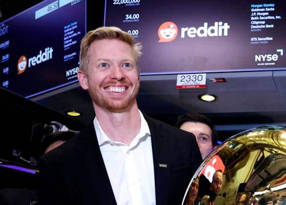 News Themen der Woche KW12 News Bilder des Tages Reddit CEO Steve Huffman stands on the floor of the New York Stock Exchange (NYSE) on Wall Street in New York City on Thursday, March 21, 2024. The company began trading Thursday on the New York Stock Exchange under today the ticker symbol RDDT.  NYP20240321136 JohnxAngelillo