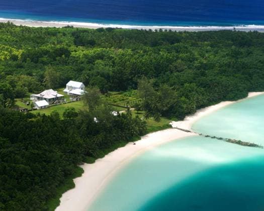 BIOT (British Indian Ocean Territory): Ariel Plantation The British Indian Ocean Territory (BIOT) or Chagos Islands (formerly the Oil Islands) is an overseas territory of the United Kingdom situated in the Indian Ocean, halfway between Africa and Indonesia. The territory comprises a group of seven atolls comprising more than 60 individual islands, situated some 500 kilometers (310 mi) due south of the Maldives archipelago. The largest island is Diego Garcia (area 44 km squared), the site of a joint military facility of the United Kingdom and the United States. Following the eviction of the native population (Chagossians) in the 1960s, the only inhabitants are US and British military personnel and associated contractors, who collectively num Copyright: xxPicturesxFromxHistoryx