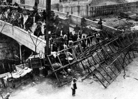 China: A barricade hastily erected by the British at the Shanghai International Settlement during the Japanese invasion of Shanghai in 1937. Following the Marco Polo Bridge Incident in July 1937, the Battle of Shanghai broke out between the Nationalist army of China and Imperial Japan. It became the catalyst and one of the bloodiest battles of the Second Sino-Japanese War, which continued until Japan s defeat in 1945 to end World War II. After conquering Shanghai in 1937, the Japanese installed a puppet government known as the Dadao Municipal Government of Shanghai, proclaimed in Pudong on 5 December 1937 to administer Japanese-occupied Shanghai in the early stages of the Second Sino-Japanese War. Copyright: xxPicturesxFromxHistoryx