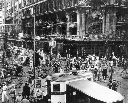 CHINA: JAPANESE INVASION. The scene in Shanghai after a bomb wrecked the Sincere department store, August 1937.  Copyright: xGRANGERx xGRANGERx 0065090