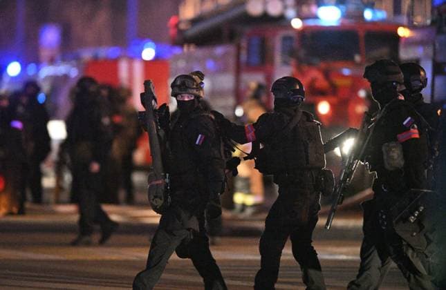 Russland, Schüsse und Brand in Konzerthalle in Moskau Russia Concert Shooting 8647771 22.03.2024 Law enforcement officers are seen near the Crocus City Hall concert venue following a reported shooting incident, near Moscow, Russia. Several gunmen in combat fatigues burst into a concert hall on March 22 and fired automatic weapons at the crowd, injuring an unspecified number of people. Sergey Bobylev Sputnik Moscow region Russia  Copyright: xSergeyxBobylevx