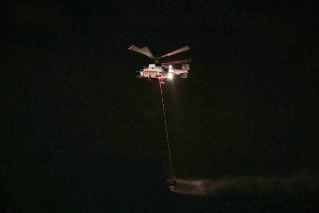 Russland, SchÃ¼sse und Brand in Konzerthalle in Moskau RUSSIA, MOSCOW REGION - MARCH 22, 2024: A helicopter battles a fire at the Crocus City Hall in the town of Krasnogorsk where unidentified persons opened fire. Evacuation is underway. Vyacheslav Prokofyev TASS  68457873