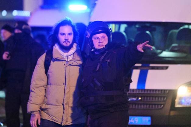 Russia Terrorist Attack 8647744 22.03.2024 A law enforcement officer directs a man near the Crocus City Hall concert venue following a shooting incident, outside Moscow, Russia. The Russian Federal Security Service (FSB) said that there are people dead and injured as a result of the terrorist attack in the concert hall in Moscow region. A massive fire has also broken out at the venue. Maksim Blinov Sputnik Moscow region Russia  Copyright: xMaksimxBlinovx