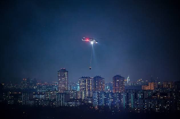 Bilder des Jahres 2024, News 03 März News Themen der Woche KW12 Russia Terrorist Attack 8647987 22.03.2024 Firefighters operate a helicopter as they work to extinguish a fire at the burning Crocus City Hall concert venue following a shooting incident, outside Moscow, Russia. The Russian Federal Security Service (FSB) said that there are people dead and injured as a result of the terrorist attack in the concert hall in Moscow region. A massive fire has also broken out at the venue. Vladimir Sergeev Sputnik Moscow region Russia  Copyright: xVladimirxSergeevx