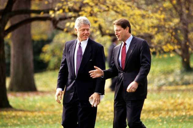 Clinton and Gore United States President Bill Clinton and US Vice President Al Gore seem to be discussing NAFTA and the upcoming Asian Trade Summit as they walk on the South Lawn of the White House in Washington, DC to meet reporters on November 18, 1993. Credit: Ron Sachs CNP Washington District of Columbia United States of America EDITORIAL USE ONLY Copyright: xx RonxSachsx cnpphotos126370