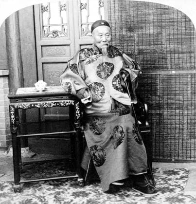 China: Li Hongzhang (1823-1901), Qing Dynasty statesman and victorious general against the Taiping Rebellion, 1900 Li Hongzhang or Li Hung-chang (simplified Chinese: æ?Žé¸¿ç« ; traditional Chinese: æ?Žé »ç« ; pinyin: LÇ? HongzhÄ?ng), Marquis Suyi of the First Class (Chinese: ä¸Äç‰è‚Öæ¯Ö侯, p YÄ«dÄ›ng Sù Yì Hou), GCVO, (February 15, 1823 November 7, 1901) was a leading statesman of the late Qing Empire. He quelled several major rebellions and served in important positions of the Imperial Court, including the premier viceroyalty of Zhili.<br ><br > Although he was best known in the West for his generally pro-modern stance and importance as a negotiator, Li antagonized the British with his support of Russia as a foil against Japane Copyright: xxPicturesxFromxHistoryx