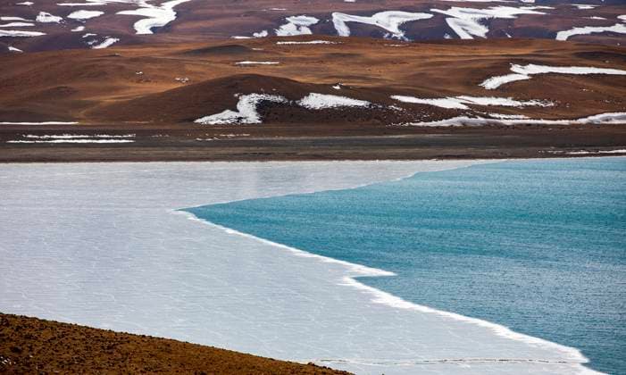 Creative Highlights World NGARI, CHINA - MARCH 23: Icy Lhanag-tso begins to thaw with the temperature getting warm on March 23, 2024 in Ngari Prefecture, Xizang Autonomous Region of China. Lhanag-tso (also named Rakshas) is known as the Ghost Lake among travelers.  Copyright: xVCGx 111487129896