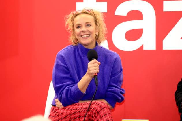 Katja Riemann im Gespräch zu ihrem Buch Zeit der Zäune am Messestand taz auf der Leipziger Buchmesse 2024 auf dem Messegelände. Leipzig, 22.03.2024