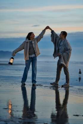 Young woman dancing with boyfriend on beach at sunset model released, Symbolfoto, ANNF00915