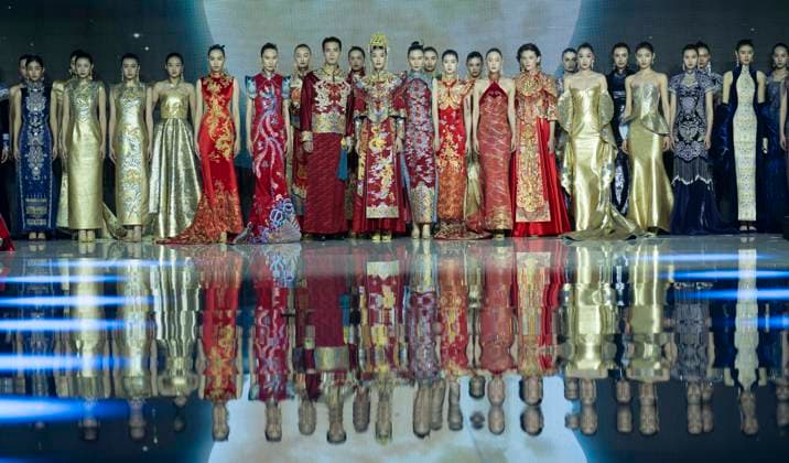 Entertainment Themen der Woche KW12 Entertainment Bilder des Tages (240323) -- BEIJING, March 23, 2024 -- Models present creations of Loolayy during the China Fashion Week A W 2024 in Beijing, capital of China, March 23, 2024. The China Fashion Week A W 2024 kicked off on Saturday here, and will last until March 31. ) CHINA-BEIJING-FASHION WEEK-OPENING (CN) CaixYang 