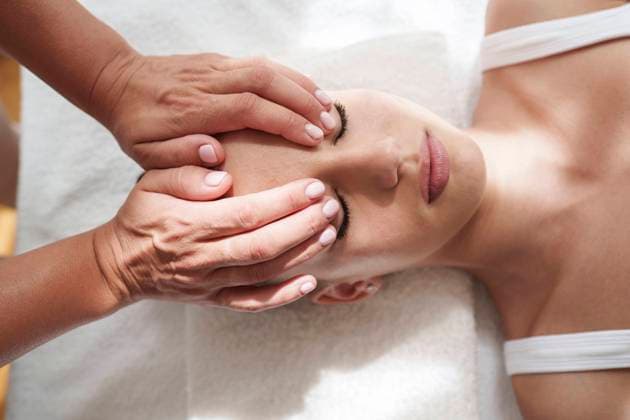 Hands of therapist massaging patient s head in treatment room model released, Symbolfoto property released, AAZF01632