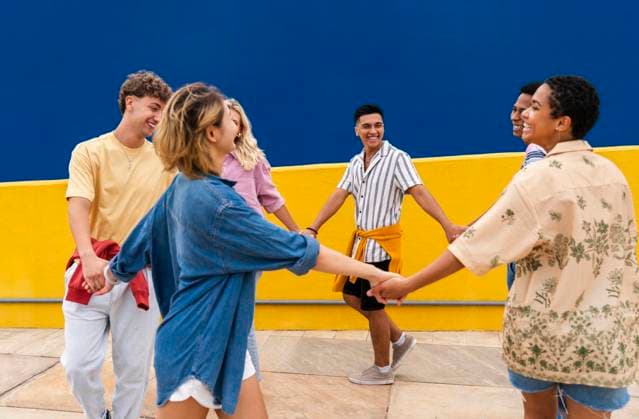 Multi-ethnic group of friends holding hands dancing in a circle model released, Symbolfoto, OIPF03992