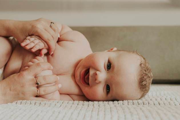 Creative Highlights Symbolbilder Shirtless happy boy with mother at home model released, Symbolfoto property released, OSF02439