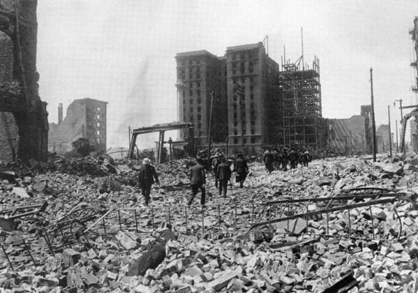SAN FRANCISCO EARTHQUAKE. Looking up Post Street and across Union Square to the St. Francis Hotel following the earthquake of 18 April 1906.  Copyright: xGRANGERx xGRANGERx 0092546