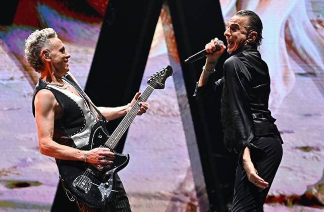 Bilder des Jahres 2024, Entertainment 03 März Entertainment Themen der Woche KW12 March 23, 2024, Turin: Pubblico al concerto dei Depeche Mode presso Inalpi Arena, Torino, 23 marzo 2024,..ANSA ALESSANDRO DI MARCO Turin  - ZUMAa110 20240323_zaf_a110_037 Copyright: xAlessandroxDixMarcox xZ63x