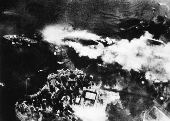 WORLD WAR II: PEARL HARBOR. Aerial photograph, taken from a Japanese warplane, of the U.S. naval base at Pearl Harbor, Hawaii, during the Japanese attack on 7 December 1941.  Copyright: xGRANGERx xGRANGERx 0100309