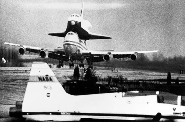 SHUTTLE ENTERPRISE, 1977. The Space Shuttle Enterprise, riding atop its 747 jumbo carrier, landing at Redstone Army Airfield during flight tests, 1977.  Copyright: xGRANGERx xGRANGERx 0100939
