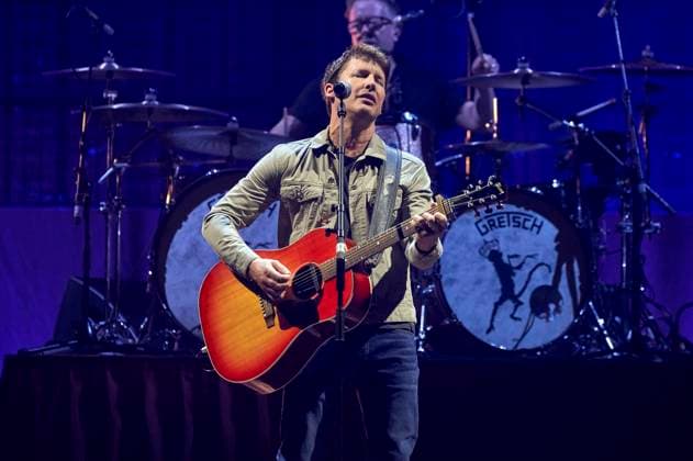 Bilder des Jahres 2024, Entertainment 03 März Entertainment Themen der Woche KW12 Entertaintment Bilder des Tages James Blunt live bei einem Konzert seiner Who We Used to Be -Tour in der ZAG Arena. 23.03.2024 *** James Blunt live at a concert of his Who We Used to Be Tour at the ZAG Arena 23 03 2024 Foto:xU.xStammx xFuturexImagex blunt_4317