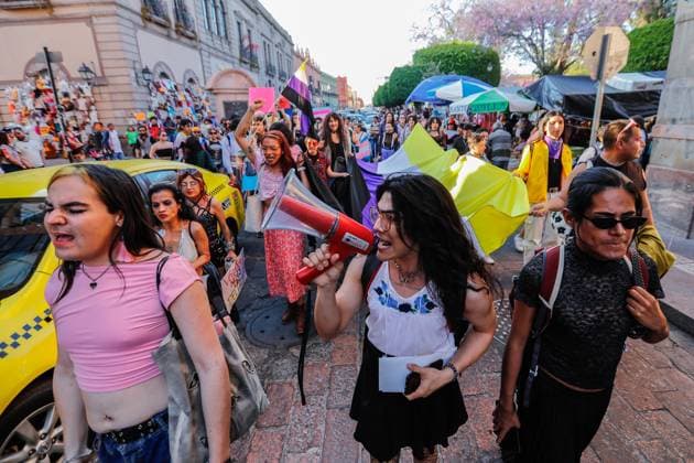 March for Transgender Rights in Queretaro, Mexico - 23 Mar 2024 A group of the transsexual community hold a large flag during the demonstration. The Transsexual Community March took place on the streets of downtown Queretaro intending to make this sector of society visible. One of the slogans is that the Gender Law, which has been in Congress since last year, be approved and that security and anti-discrimination guarantees be given in Querétaro. Queretaro Mexico Copyright: xCesarxGomezx xSOPAxImagesx _EGR1164